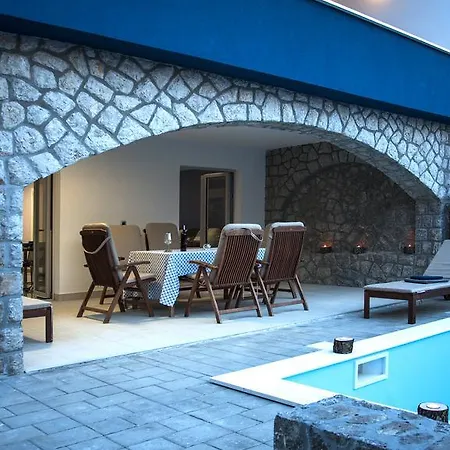 Petra Apartment *
