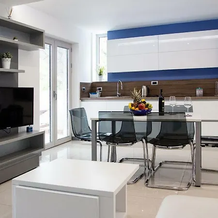 Petra Apartment Njivice